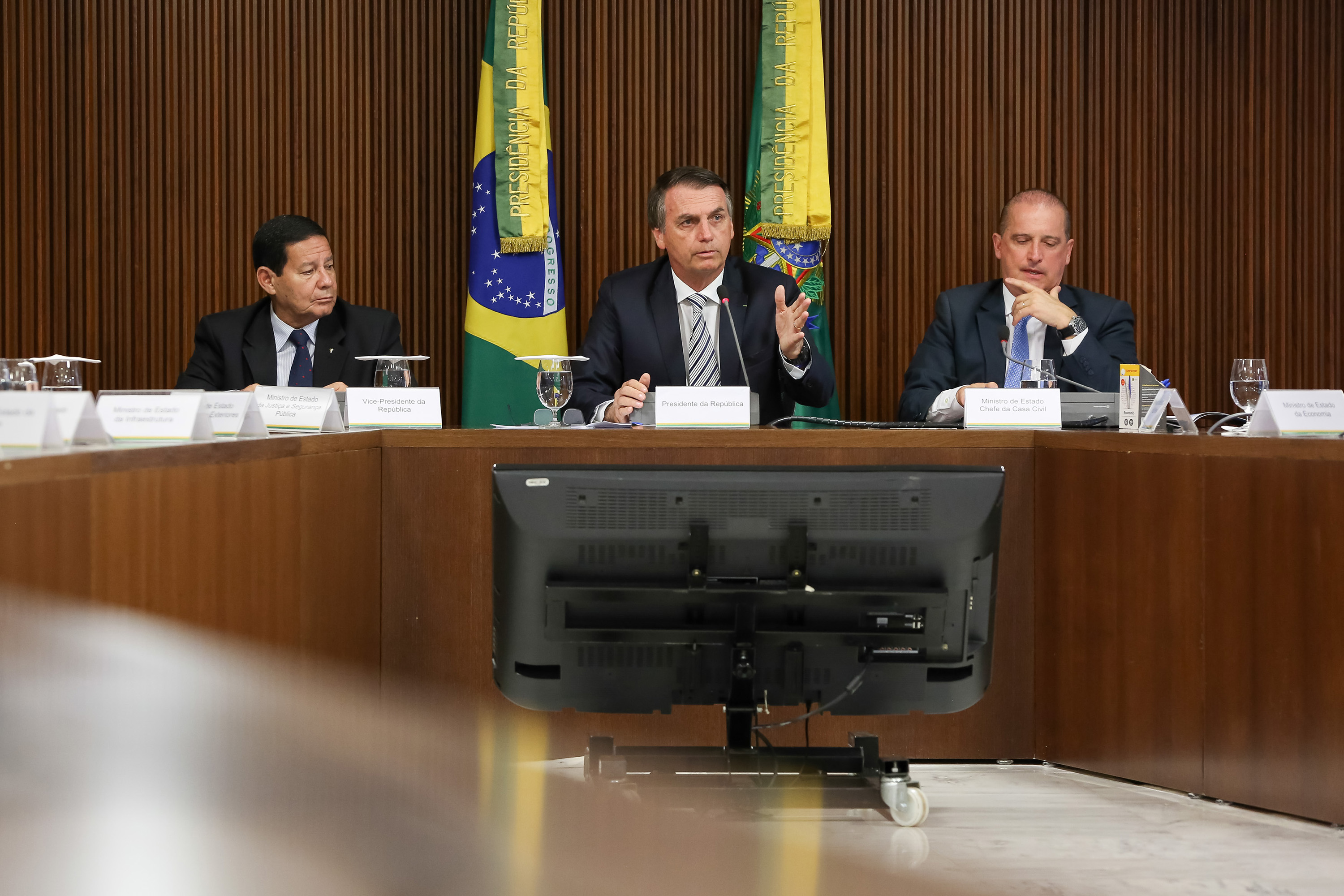 Bolsonaro Comanda Primeira Reunião Ministerial Do Novo Governo | VEJA