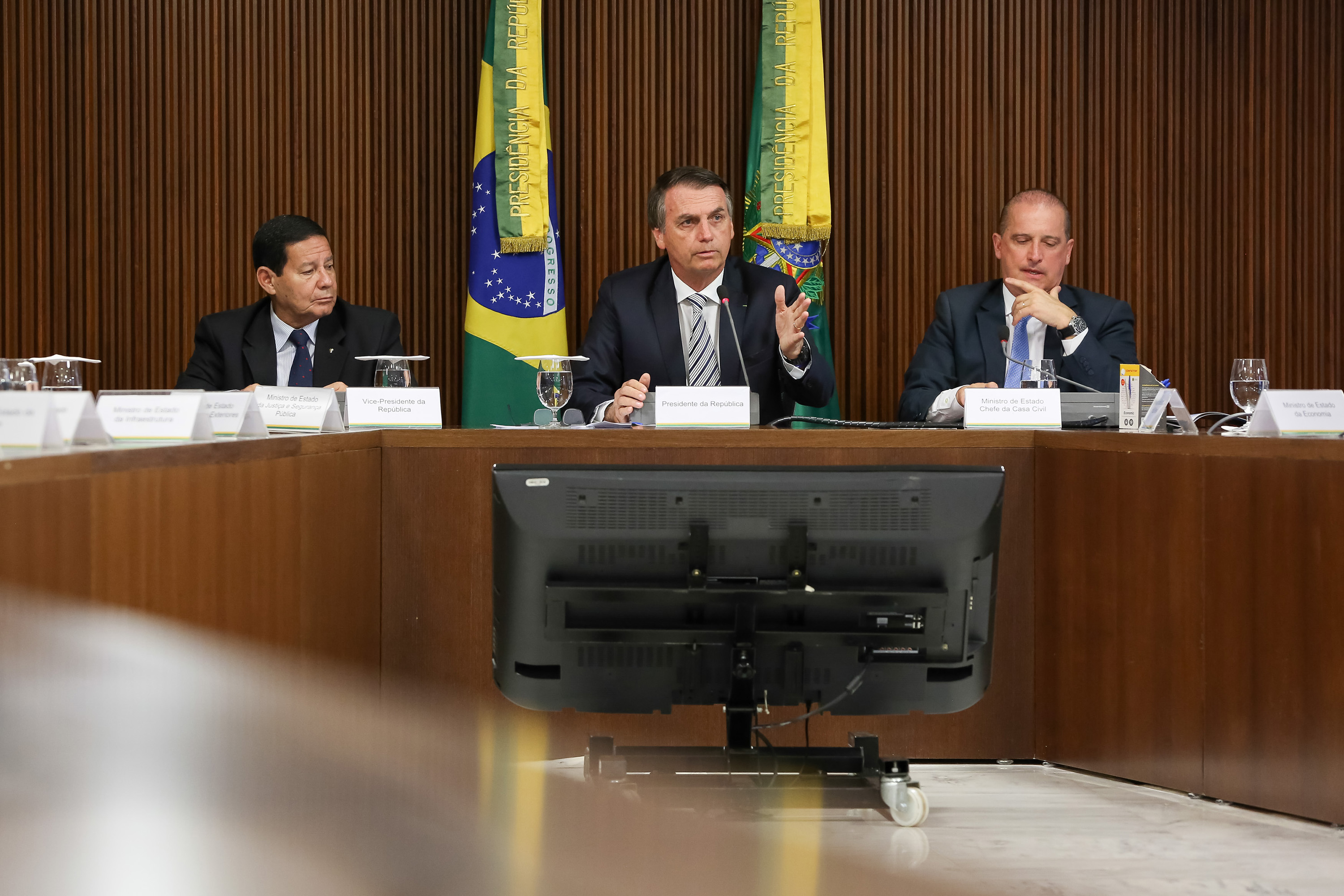 Bolsonaro Comanda Primeira Reunião Ministerial Do Novo Governo Veja 