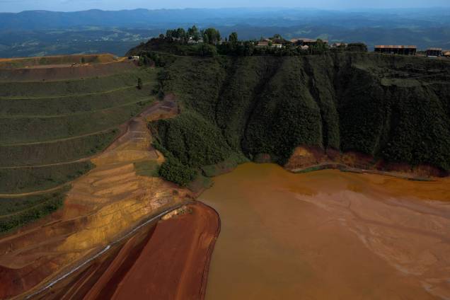 Vista aérea da barragem propriedade da mineradora brasileira Vale SA que se rompeu, em Brumadinho, Minas Gerais - 25/01/2019