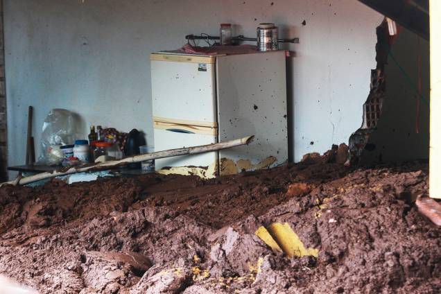 Casa é atingida por lama após rompimento de barragem da mineradora Vale, em Brumadinho (MG) - 28/01/2019