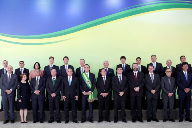 Presidente Jair Bolsonaro posa para foto oficial com os ministros do novo governo - 01/01/2018