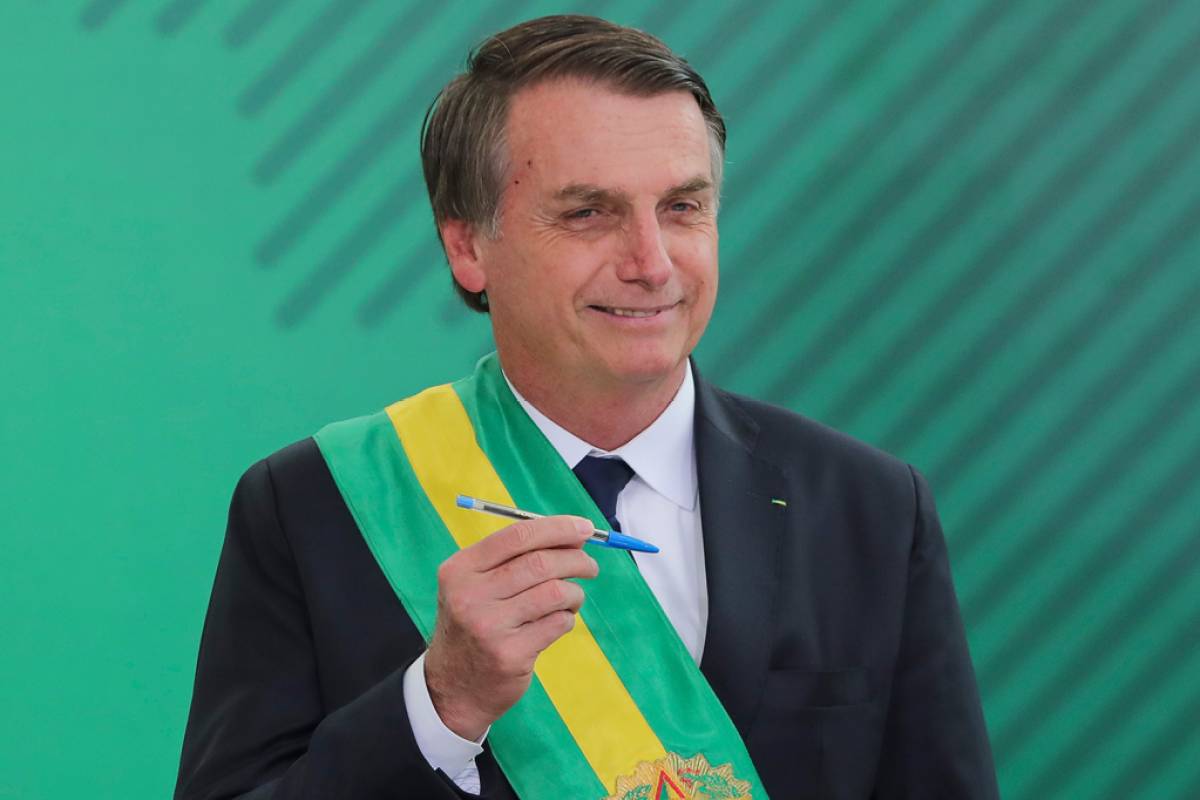 Bolsonaro diz não se preocupar com fundo partidário por ter 'caneta BIC' |  VEJA