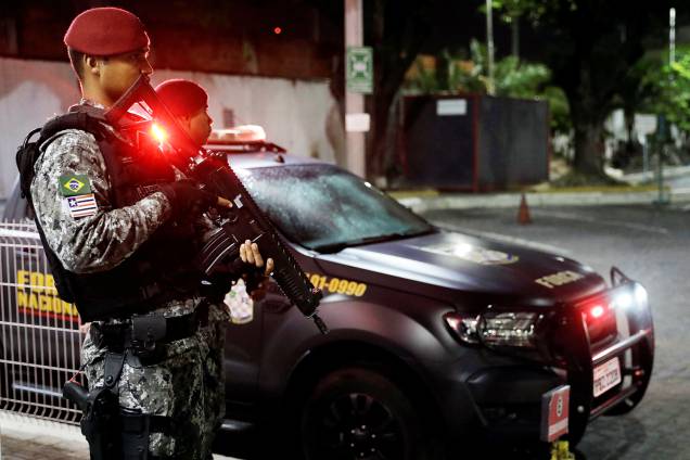 Membros da Força Nacional da Segurança fazem patrulha próximo de terminal de ônibus em Fortaleza (CE) - 08/01/2019