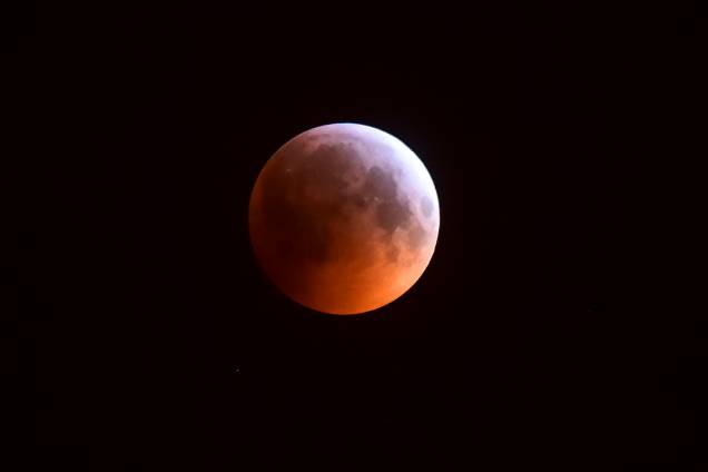 Lua de sangue é vista em New Brighton, na Inglaterra - 21/01/2019 Lua de sangue é vista em New Brighton, na Inglaterra - 21/01/2019
