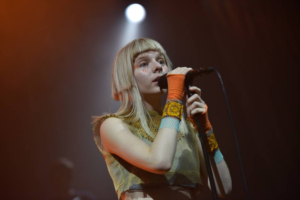 A cantora Aurora em 2018, em apresentação em Londres