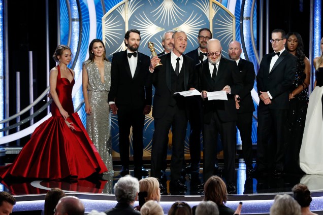 Elenco da série "The Americans" recebem prêmio ao vencer na categoria de melhor série dramática - 07/01/2019