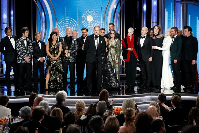 Elenco de "The Assassination of Gianni Versace: American Crime Story" recebe prêmio na categoria de melhor série limitada ou filme para TV - 07/01/2019