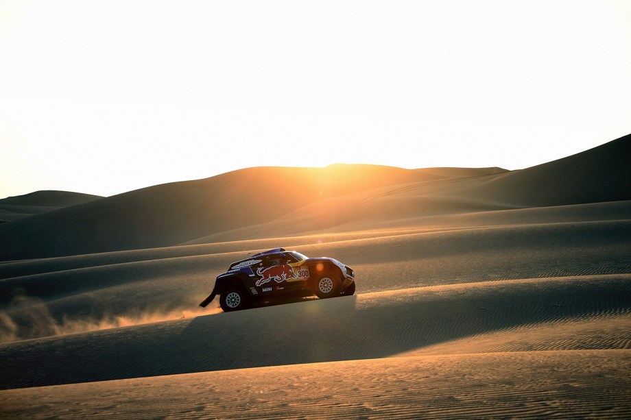 O piloto espanhol Carlos Sainz e o copiloto Lucas Cruz participam da segunda etapa do Rally Dakar 2019, entre as cidades peruanas de Pisco e San Juan de Marcona - 08/01/2019