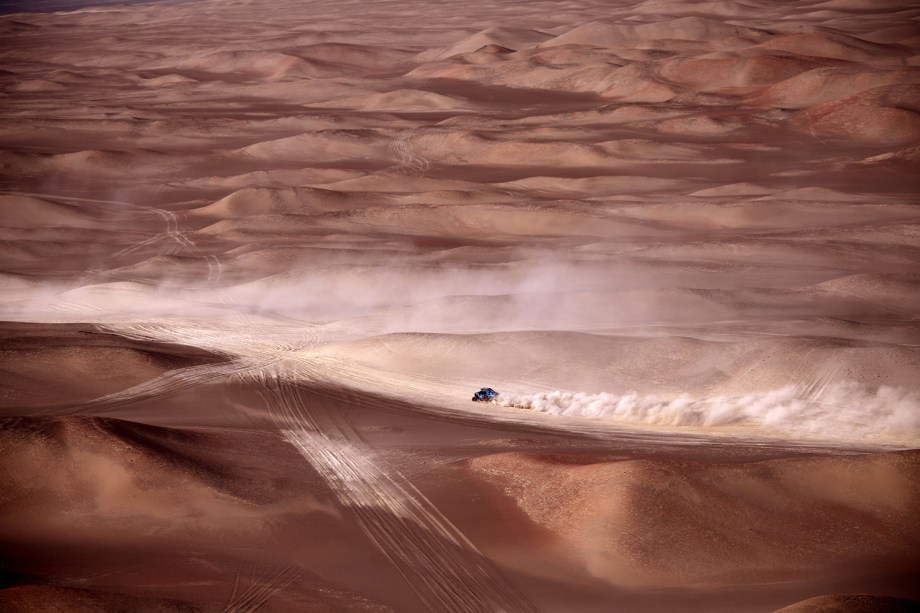 Competidores participam da segunda etapa do Rally Dakar 2019, entre as cidades peruanas de Pisco e San Juan de Marcona - 08/01/2019