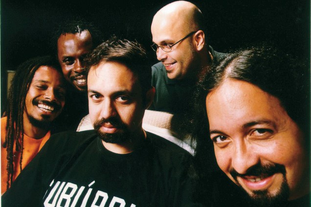 Marcelo Yuka, Marcelo Falcão, Lauro Farias, Xandão e Marcelo Lobato integrantes do grupo "O Rappa" - 2002