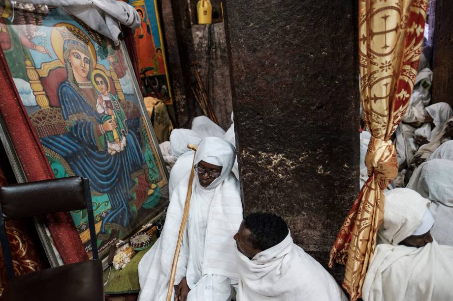 Etíopes participam das celebrações do Natal ortodoxo, na Igreja de Santa Maria, na cidade de Lalibela -  07/01/2019