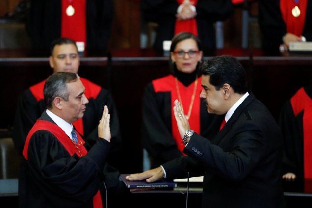 Nicolás Maduro faz juramento durante a cerimônia de posse para seu segundo mandato presidencial, na Suprema Corte de Caracas, Venezuela - 10/01/2019