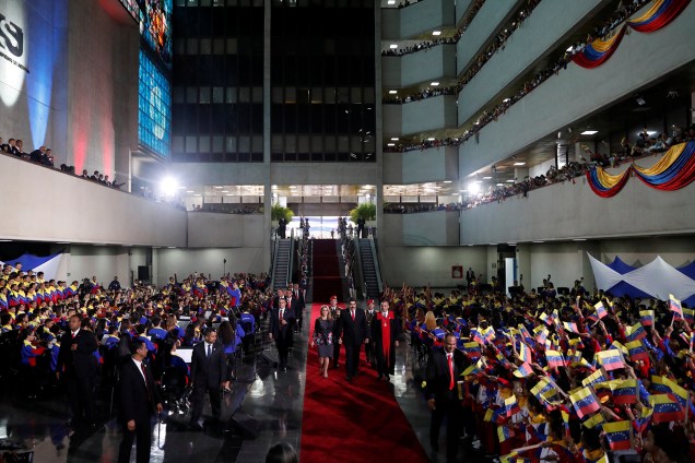 Nicolás Maduro, sua esposa Cilia Flores e o presidente da Suprema Corte da Venezuela, Maikel Moreno, chegam na cerimônia de posse para o segundo mandato presidencial de Maduro, na Suprema Corte de Caracas, Venezuela - 10/01/2019