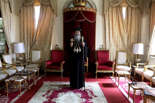 Sua Eminência, Arcebispo Dr. Anba Antonius, da Igreja Católica Copta de Jerusalém e do Oriente Próximo, posa para fotografia na Cidade Velha de Jerusalém - 15/03/2018