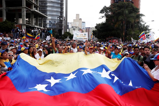 Manifestantes realizam marcha contra o presidente venezuelano Nicolás Maduro, em Caracas - 23/01/2019