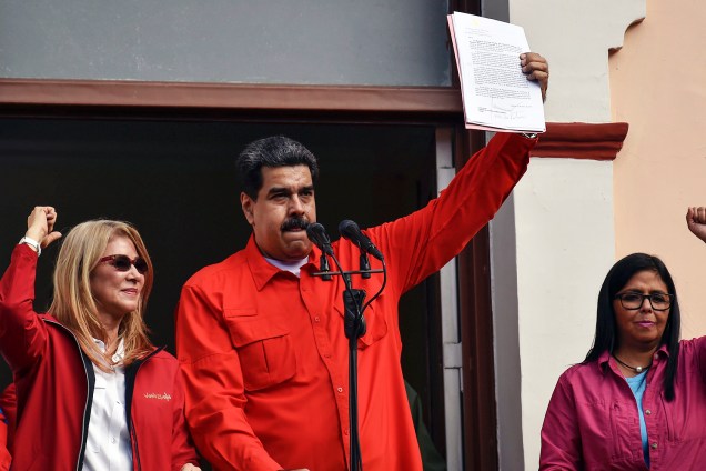O presidente venezuelano Nicolás Maduro, discursa para seus apoiadores em Caracas, após Juan Guaidó fazer juramento solene e se declarar presidente interino do país - 23/01/2019