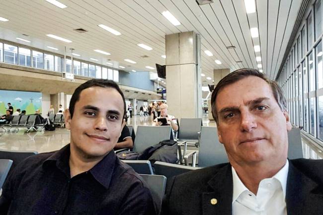 Tomaz e Jair Bolsonaro Tomaz e Jair Bolsonaro
