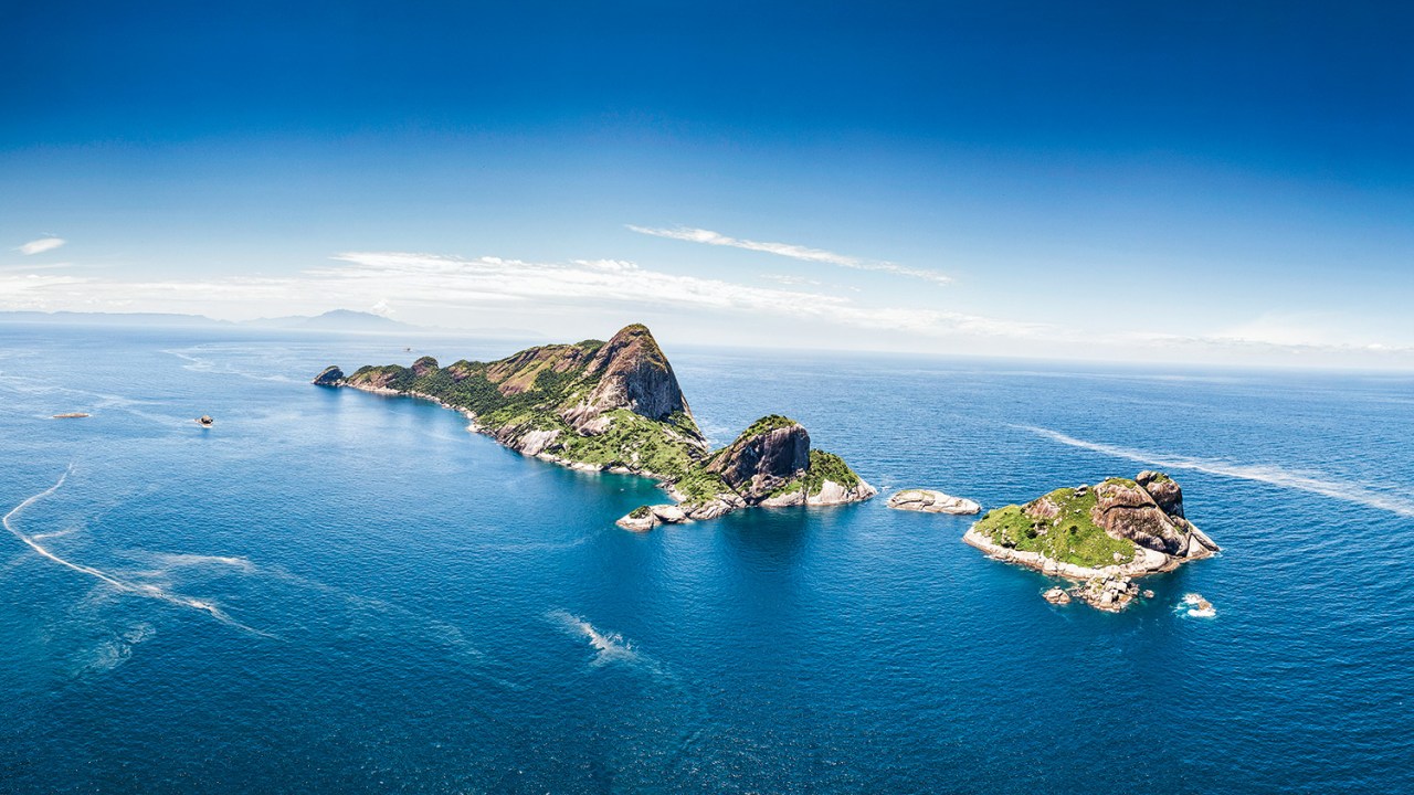 PÃO DE AÇÚCAR - O ponto mais alto das ilhas lembra o cartão-postal do Rio