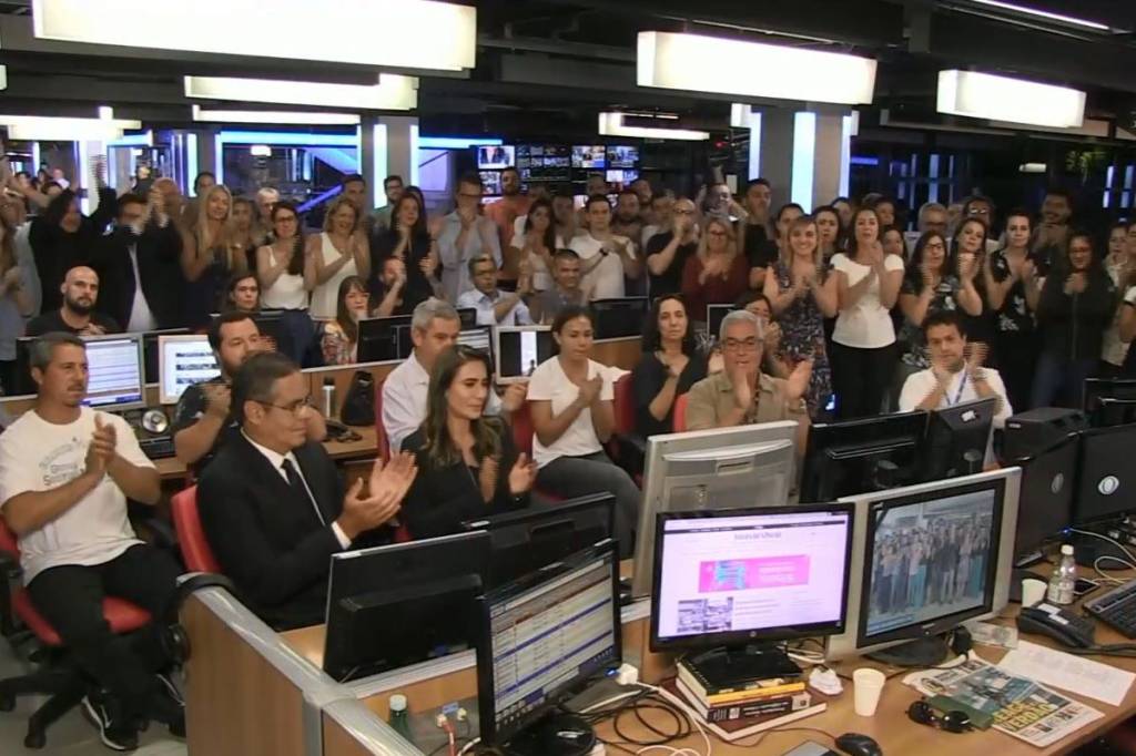 Em homenagem, redações da Band em SP, Rio e Brasília aplaudem Boechat