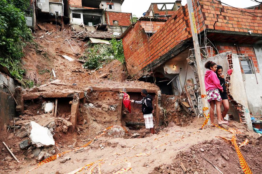 Fotos Deslizamento De Terra Atinge Residências Em Mauá Sp Veja 