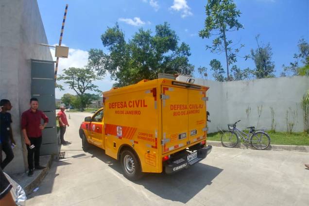 Veículo da Defesa Civil chega ao CT Ninho do Urubu - 08/02/2019