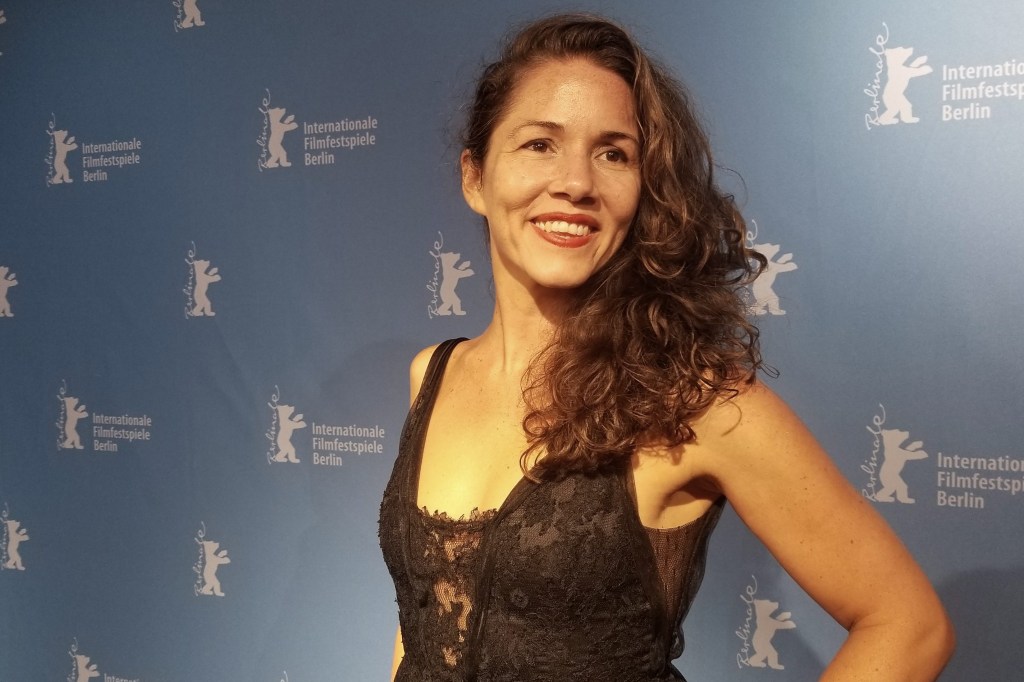 Diretora Eliza Capai no Festival Internacional de Cinema de Berlim