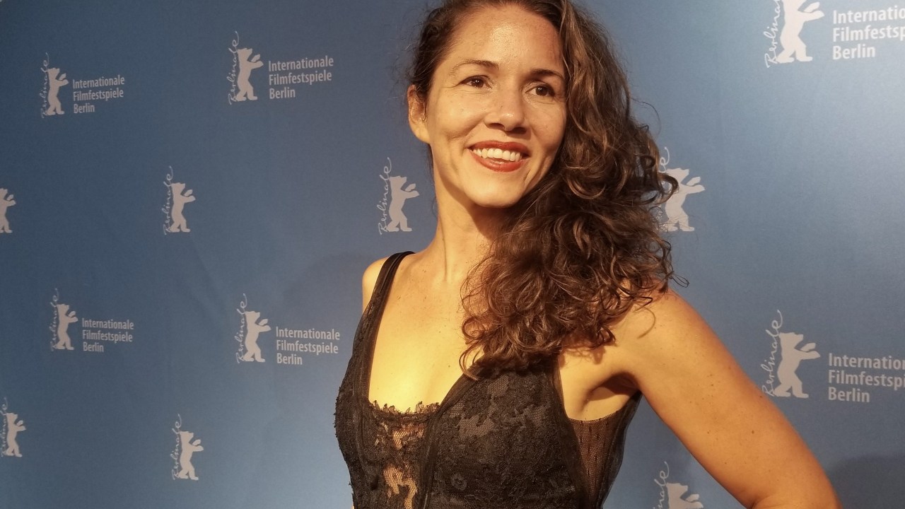 Diretora Eliza Capai no Festival Internacional de Cinema de Berlim