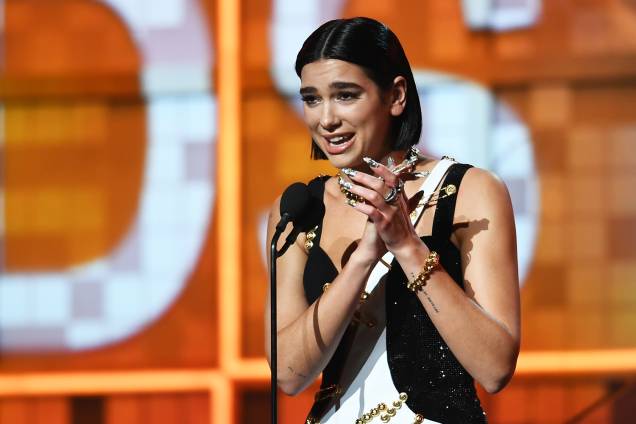 A cantora Dua Lipa vence na categoria 'Artista revelação', durante cerimônia de premiação do Grammy, em Los Angeles - 10/02/2019