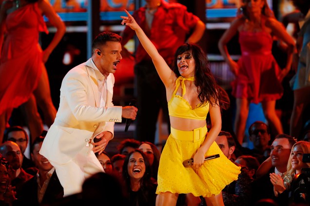 Ricky Martin e Camila Cabello se apresentam durante cerimônia de premiação do Grammy, em Los Angeles - 10/02/2019