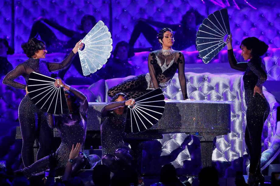 A rapper Cardi B se apresenta durante cerimônia de premiação do Grammy, em Los Angeles - 10/02/2019