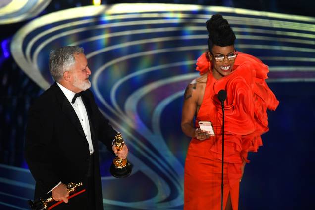 Jay Hart e Hannah Beachler recebem o Oscar de melhor direção de arte durante cerimônia realizada em Los Angeles - 24/02/2019