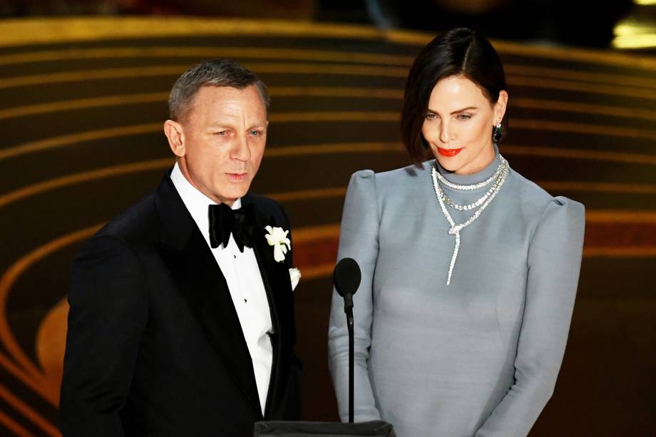 Os atores Daniel Craig e Charlize Theron durante a cerimônia de premiação do Oscar, realizada em Los Angeles - 24/02/2019