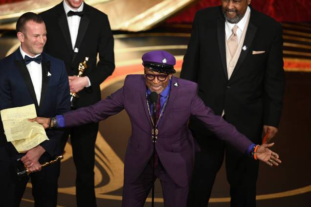 Spike Lee recebe o Oscar de melhor roteiro adaptado por 'BlacKkKlansman', durante cerimônia de premiação realizada em Los Angeles - 24/02/2019 Spike Lee recebe o Oscar de melhor roteiro adaptado por 'BlacKkKlansman', durante cerimônia de premiação realizada em Los Angeles - 24/02/2019