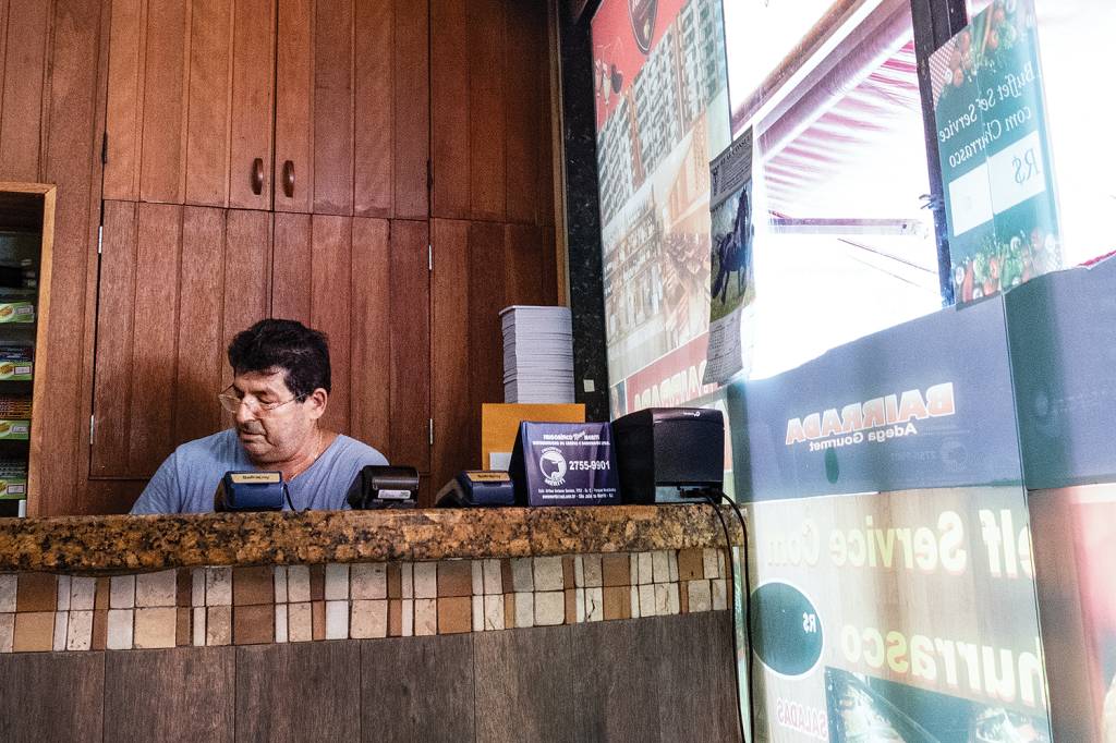 Endereço de Pessoas ligadas ao Flavio Bolsonaro Endereço de Pessoas ligadas ao Flavio Bolsonaro