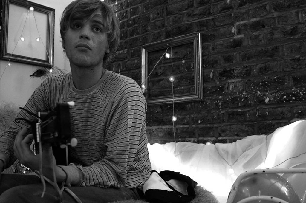 Johnny Flynn no filme ‘Lotus Eaters’, de Alexandra McGuinness Johnny Flynn no filme 'Lotus Eaters', de Alexandra McGuinness
