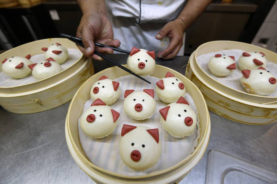 Chef exibe "baozi", ou pãezinhos no vapor em formato de porco para comemorações de Ano Novo Lunar em Taipei, Taiwan - 23/01/2019