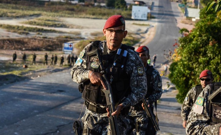 Exército intensifica presença de militares e armamento na fronteira do  Brasil com a Venezuela, Roraima