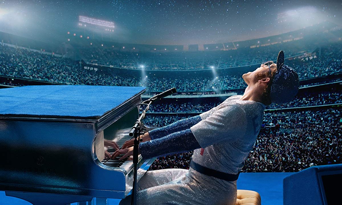 Taron Edgerton interpreta o músico Elton John em cinebiografia 'Rockerman'
