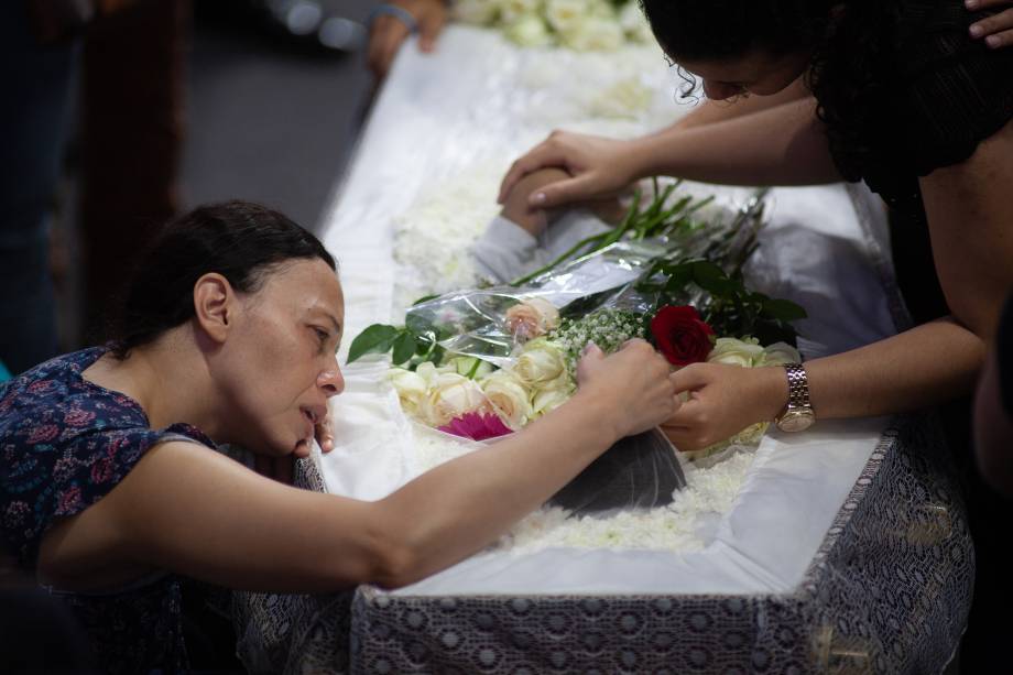 Velório das vítimas do massacre na escola Raul Brasil no Ginásio Municipal Max Feffer em Suzano (SP)