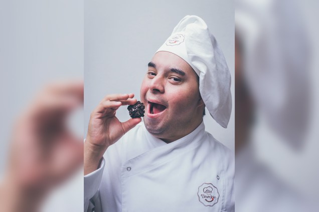 <span style="font-weight:400;">Gabriel começou vendendo brigadeiros artesanais no "boca a boca", agora tem sua própria empresa </span> <span style="font-weight:400;">Gabriel começou vendendo brigadeiros artesanais no "boca a boca", agora tem sua própria empresa </span>
