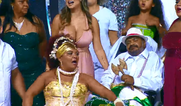 Arlindo apareceu de surpresa no Anhembi para acompanhar homenagem no samba-enredo da X-9 Paulistana