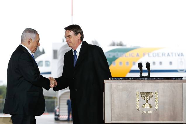Presidente Jair Bolsonaro cumprimenta o primeiro-ministro Benjamin Netanyahu, durante Cerimônia Oficial de chegada à Israel - 31/03/2019