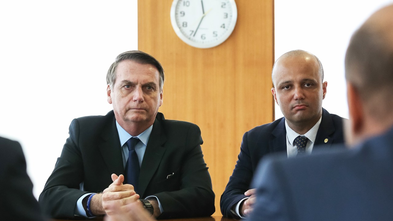 O presidente da República, Jair Bolsonaro, durante audiência com Major Vitor Hugo (PSL-GO), líder do Governo na Câmara - 15/03/2019