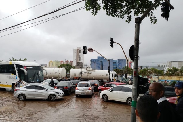 Chuva provoca alagamento na Avenida do Estado na região de divisa entre São Paulo e São Caetano do Sul - 11/03/2019