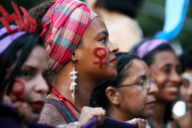Mulheres realizam passeata durante o Dia Internacional da Mulher, no Rio de Janeiro (RJ) - 08/03/2019