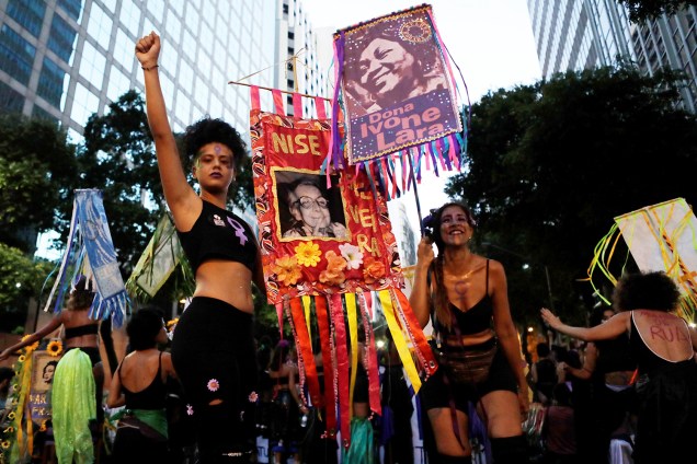 Mulheres realizam passeata durante o Dia Internacional da Mulher, no Rio de Janeiro (RJ) - 08/03/2019