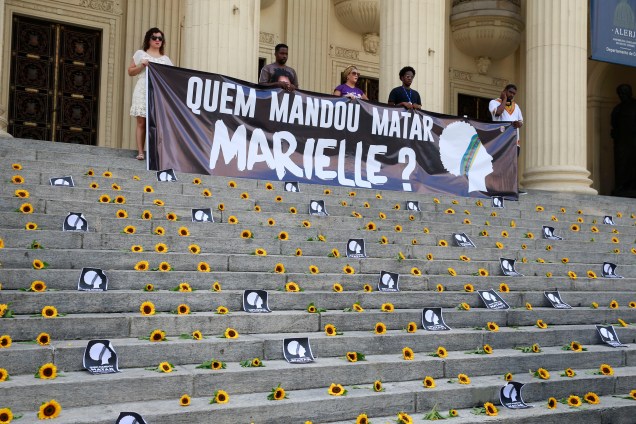 Ato Amanhecer por Marielle e Anderson na escadaria da Assembleia Legislativa do Rio de Janeiro (Alerj) marca um ano da morte da vereadora Marielle Franco e seu motorista Anderson Gomes - 14/03/2019