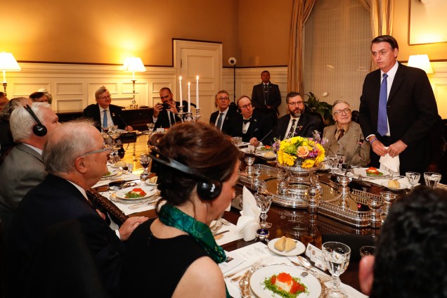 Presidente Jair Bolsonaro durante jantar com representantes do conservadorismo em Washington - 17/03/2019