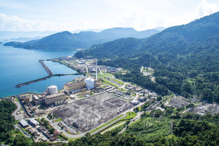 Imagens do complexo nuclear Angra III localizado no litoral de Angra dos Reis - RJ