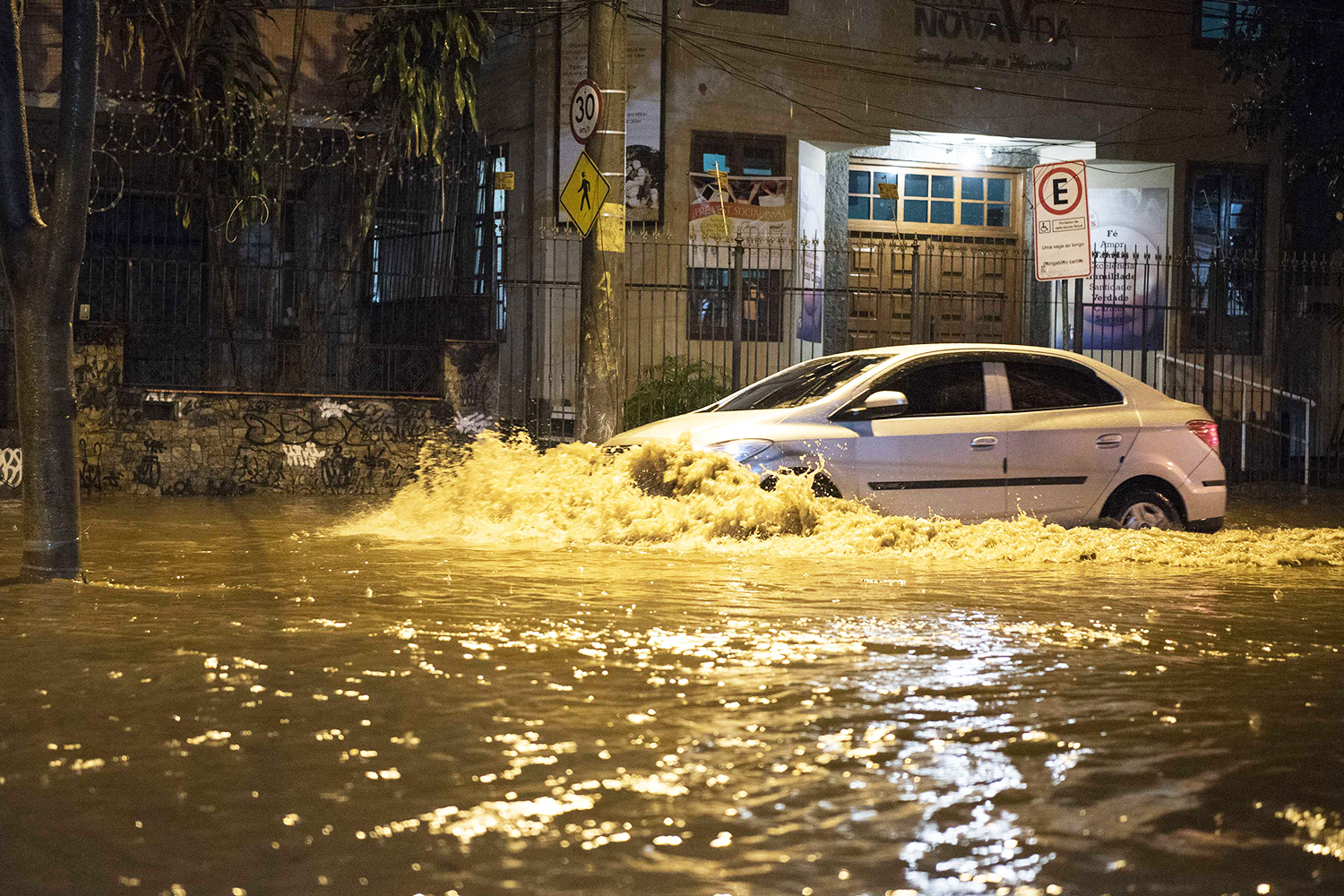 Chuva Forte Deixa O Rio De Janeiro Em Est Gio De Aten O Veja